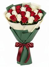 Букет Микс из красных и белых роз в Чехов-7