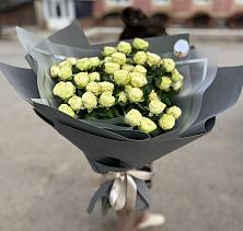 Букет Белые кустовые розы Солинеро в Чехов-7