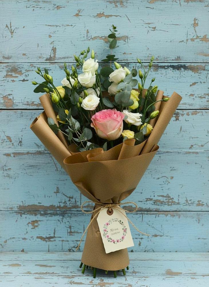 Букет цветов из: Розы и Лизиантусы в Чехов-7