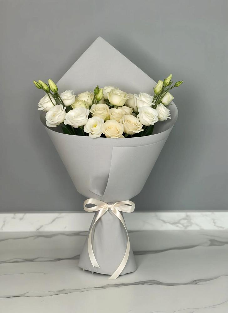 Букет цветов из: Розы и Лизиантусы в Чехов-7