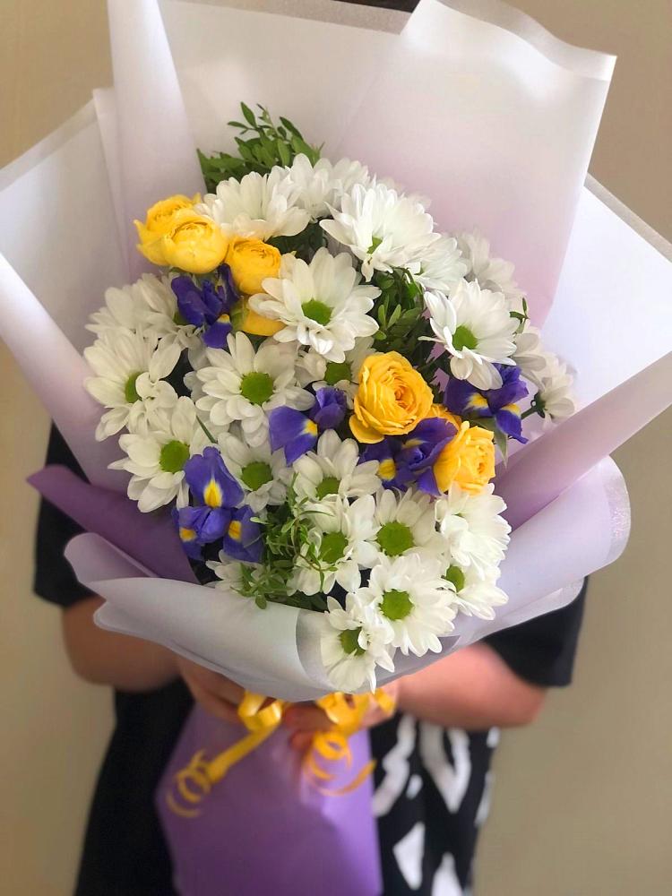 Букет цветов из: Ирисы, Хризантемы и Розы в Чехов-7
