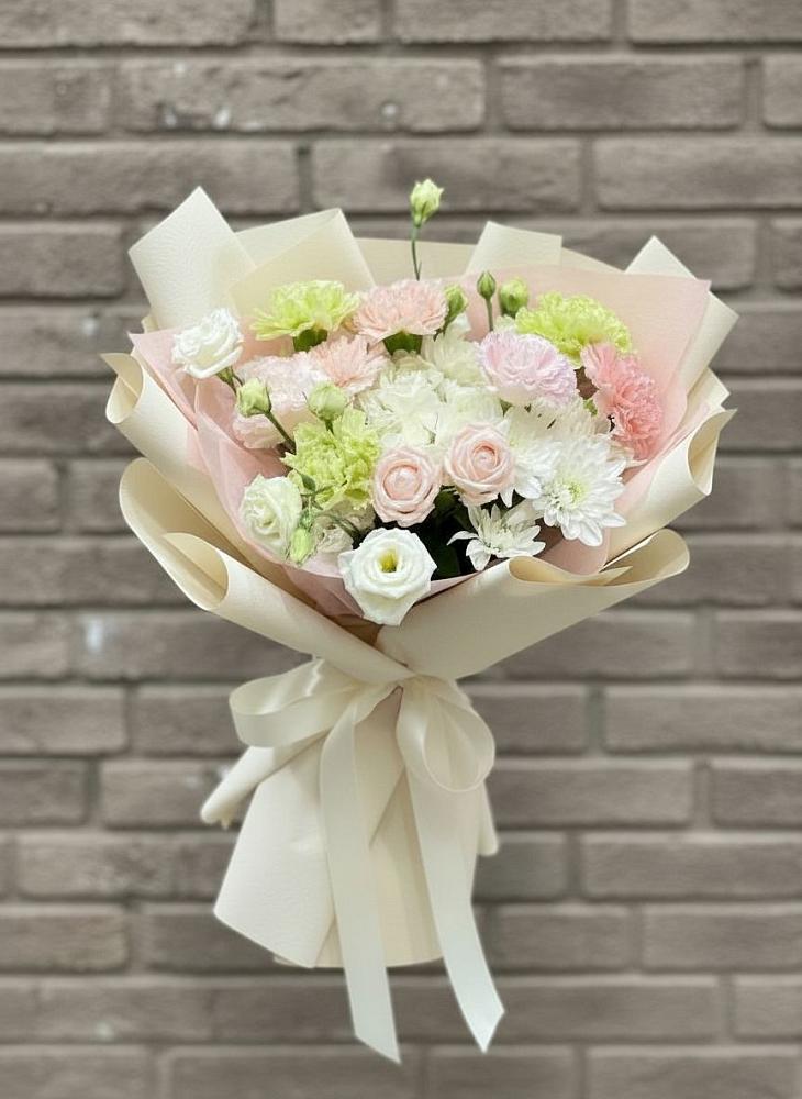 Букет цветов из: Гвоздики, Розы, Лизиантусы и Хризантемы в Чехов-7