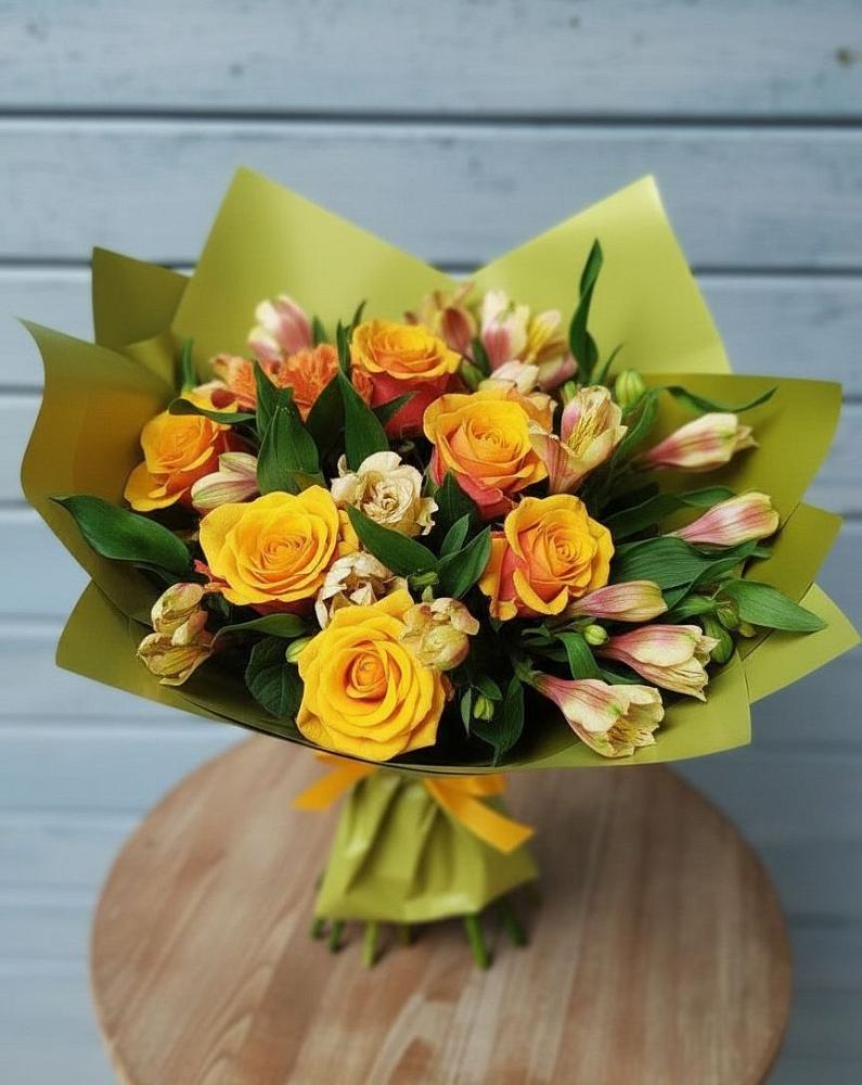 Букет цветов из: Альстромерии и Розы в Чехов-7