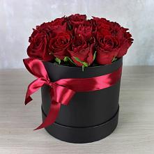 Композиция исключительность в Чехов-7 Цветочная композиция из Розы в шляпной коробке в Чехов-7