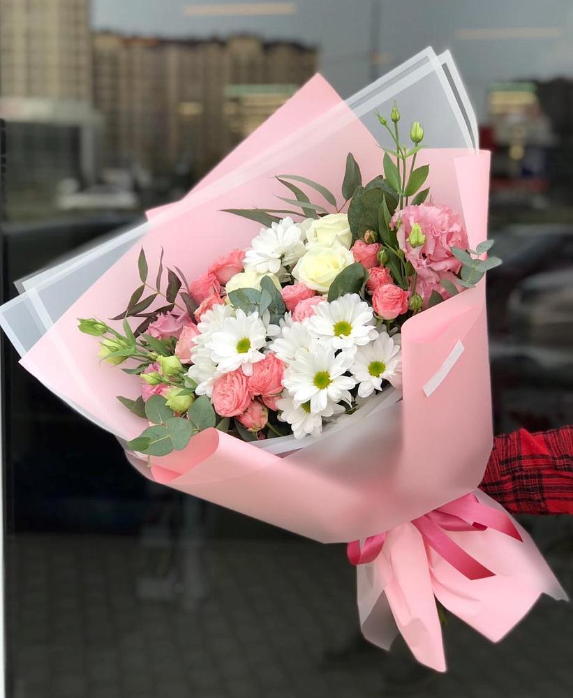 Букет нежный в Чехов-7 Букет цветов из: Розы, Лизиантусы и Хризантемы в Чехов-7